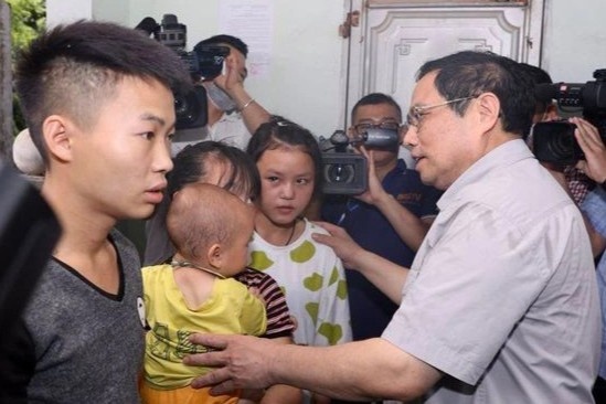 Doi thoai voi Thu tuong, cong nhan than bi de doa vi tin dung den hinh anh
