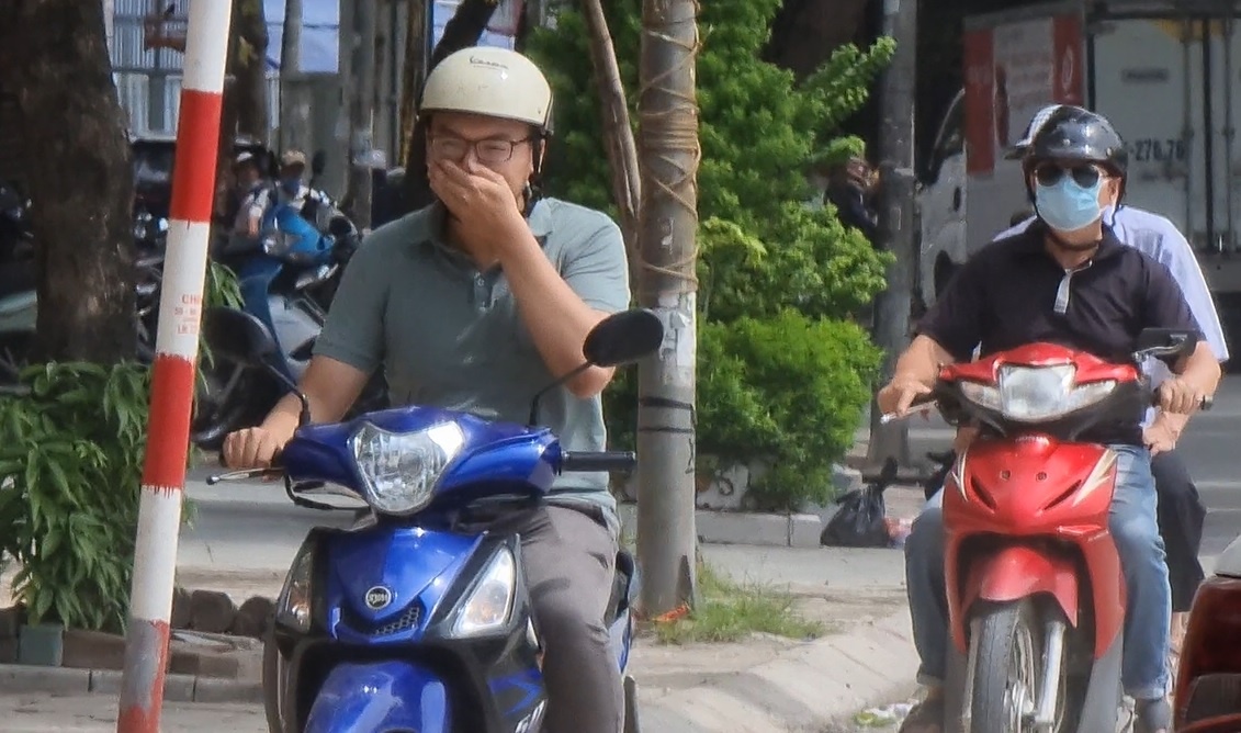 Bui bao trum tuyen pho bi sat lo doc song To Lich hinh anh