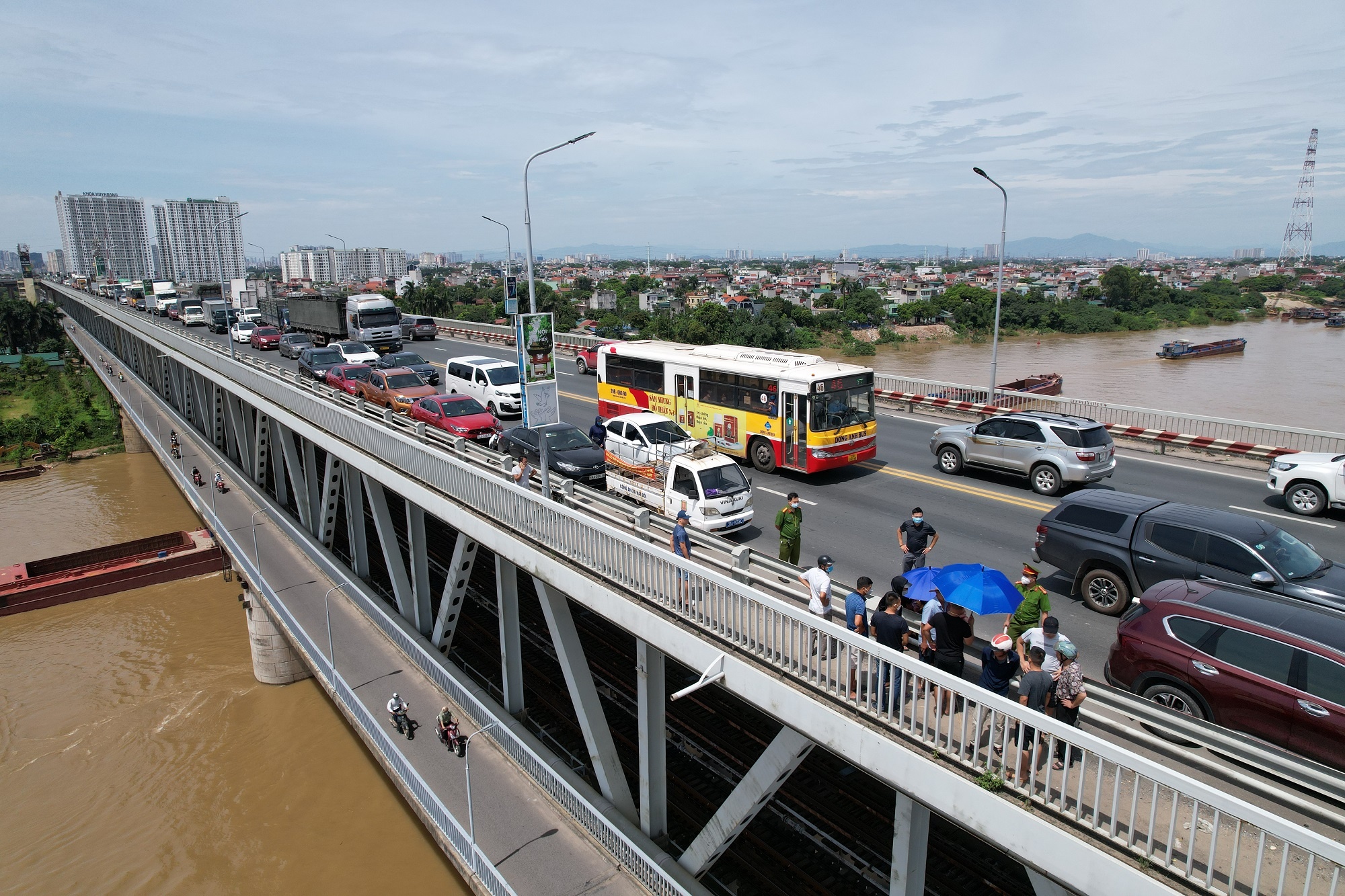 Duong vanh dai 3 un u vi vu tu tu tren cau Thang Long hinh anh