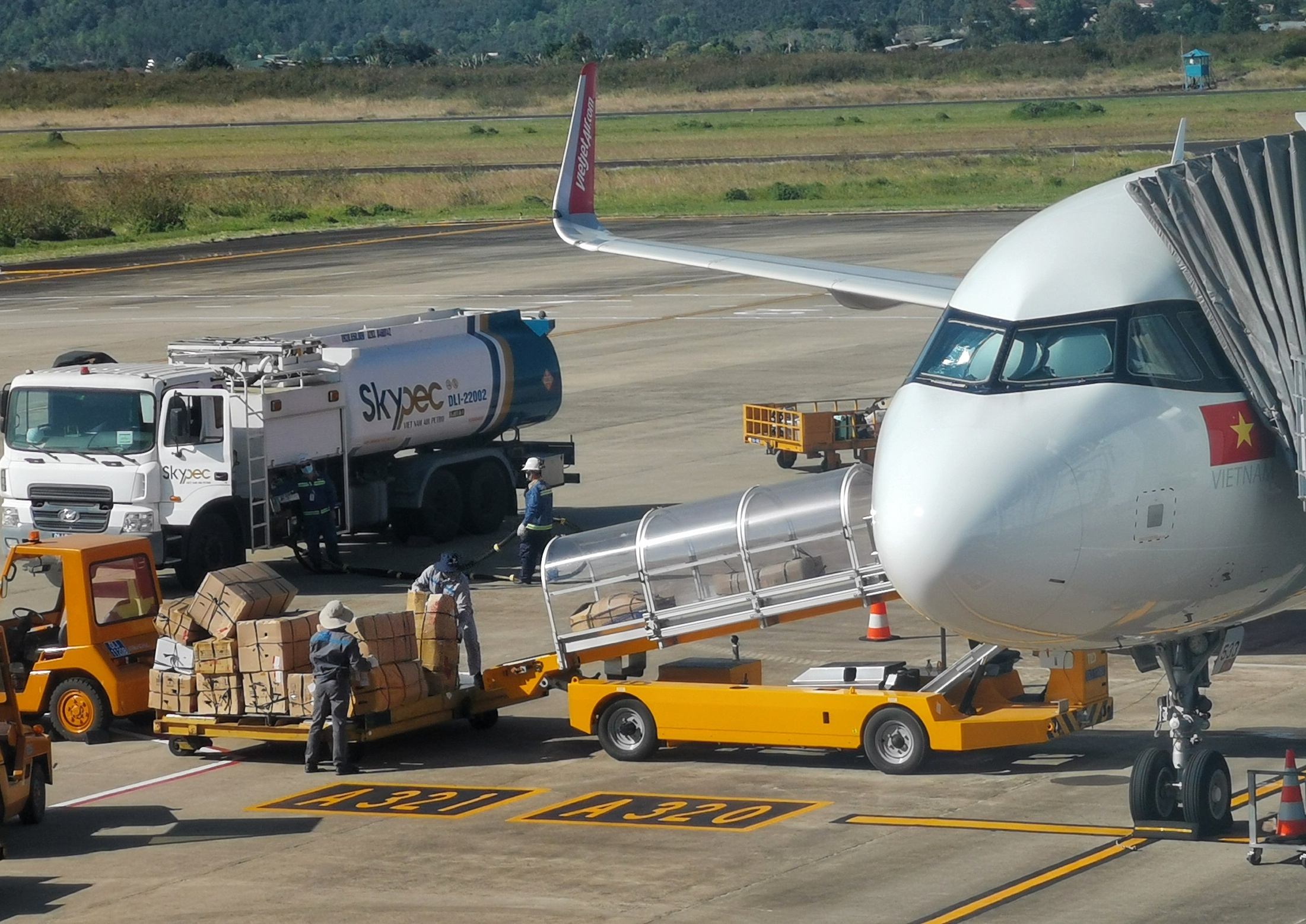 Van chuyen de thi bang duong hang khong anh 1