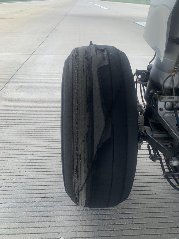 may bay Bamboo bong lop anh 1