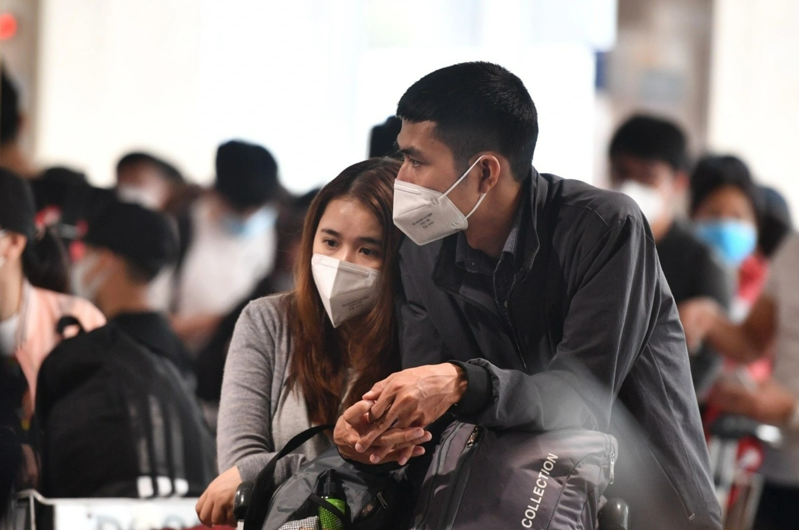 Hang rut ngan thoi gian quay dau, chuyen bay delay lien tuc hinh anh