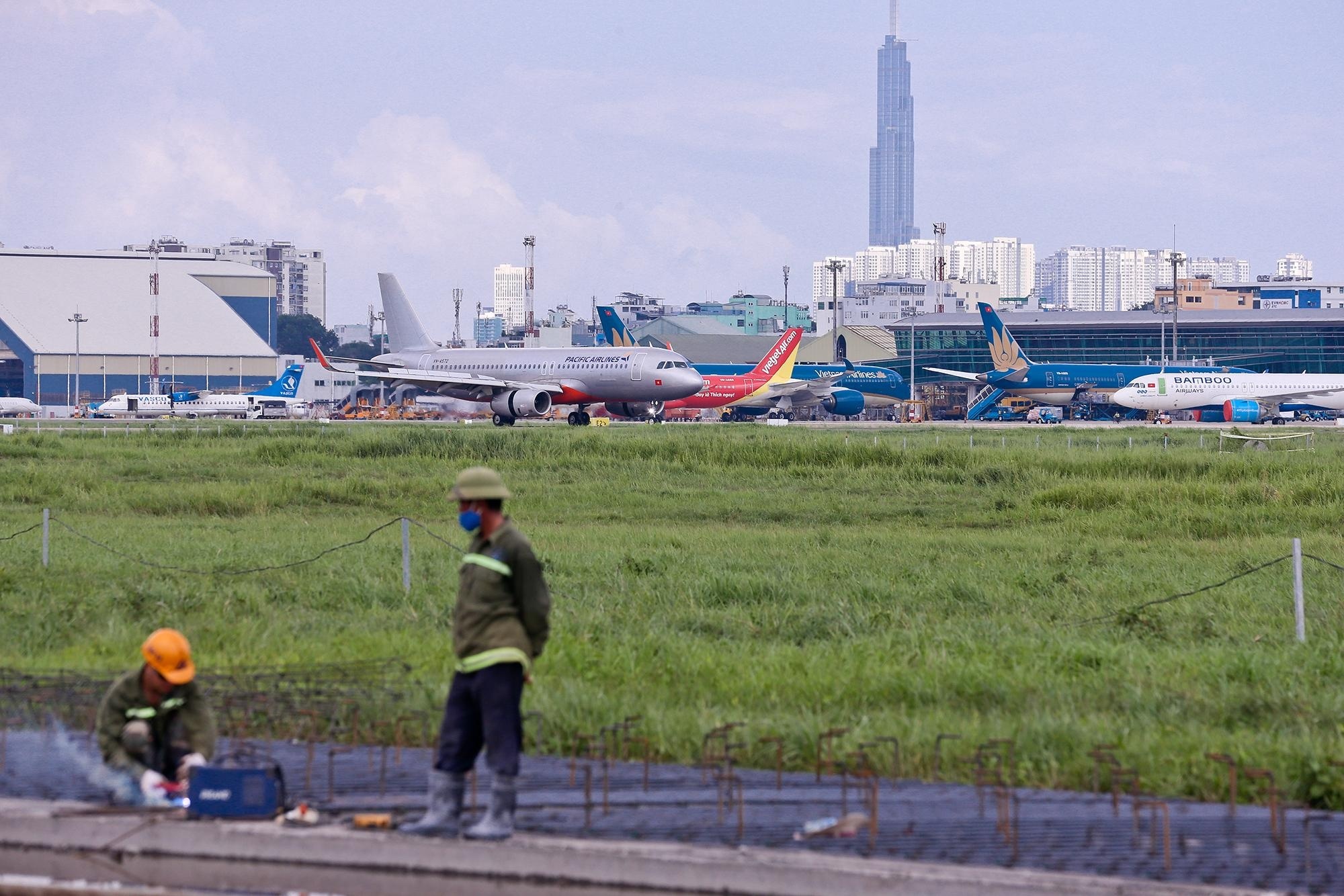 u be tong tai Tan Son Nhat anh 2