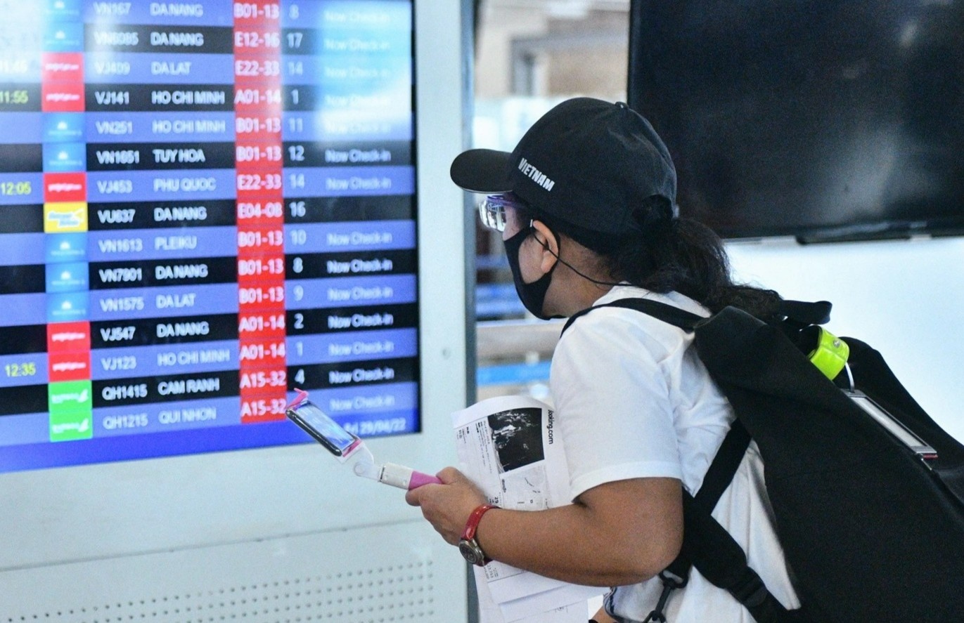 Bo Giao thong yeu cau khac phuc triet de tinh trang delay chuyen bay hinh anh