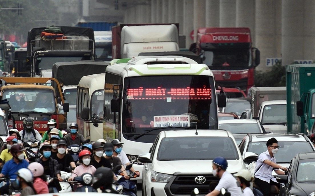 De xuat giam 30% phi duong bo cho xe kinh doanh van tai hinh anh