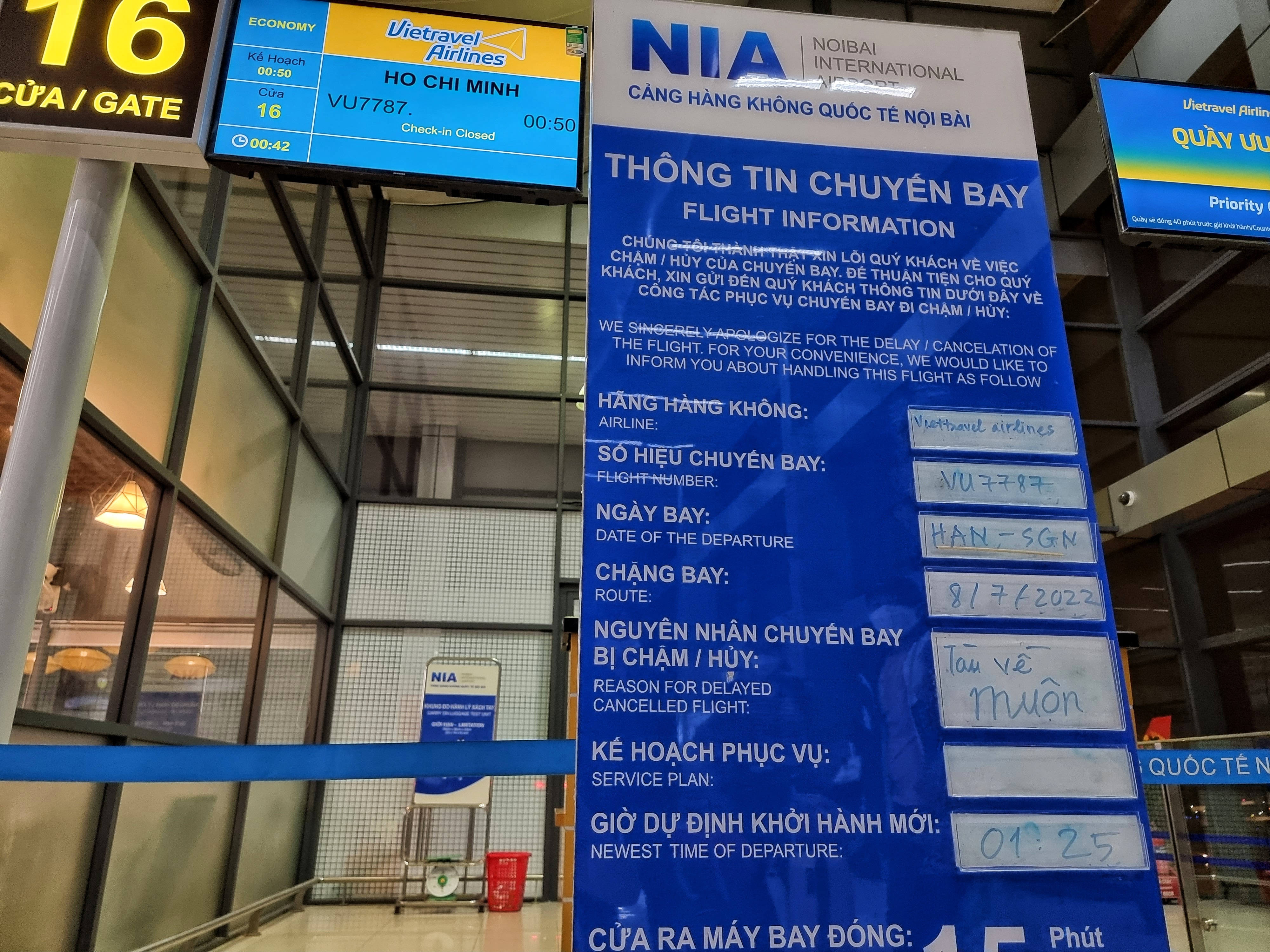 Delay chuyen bay dem anh 1