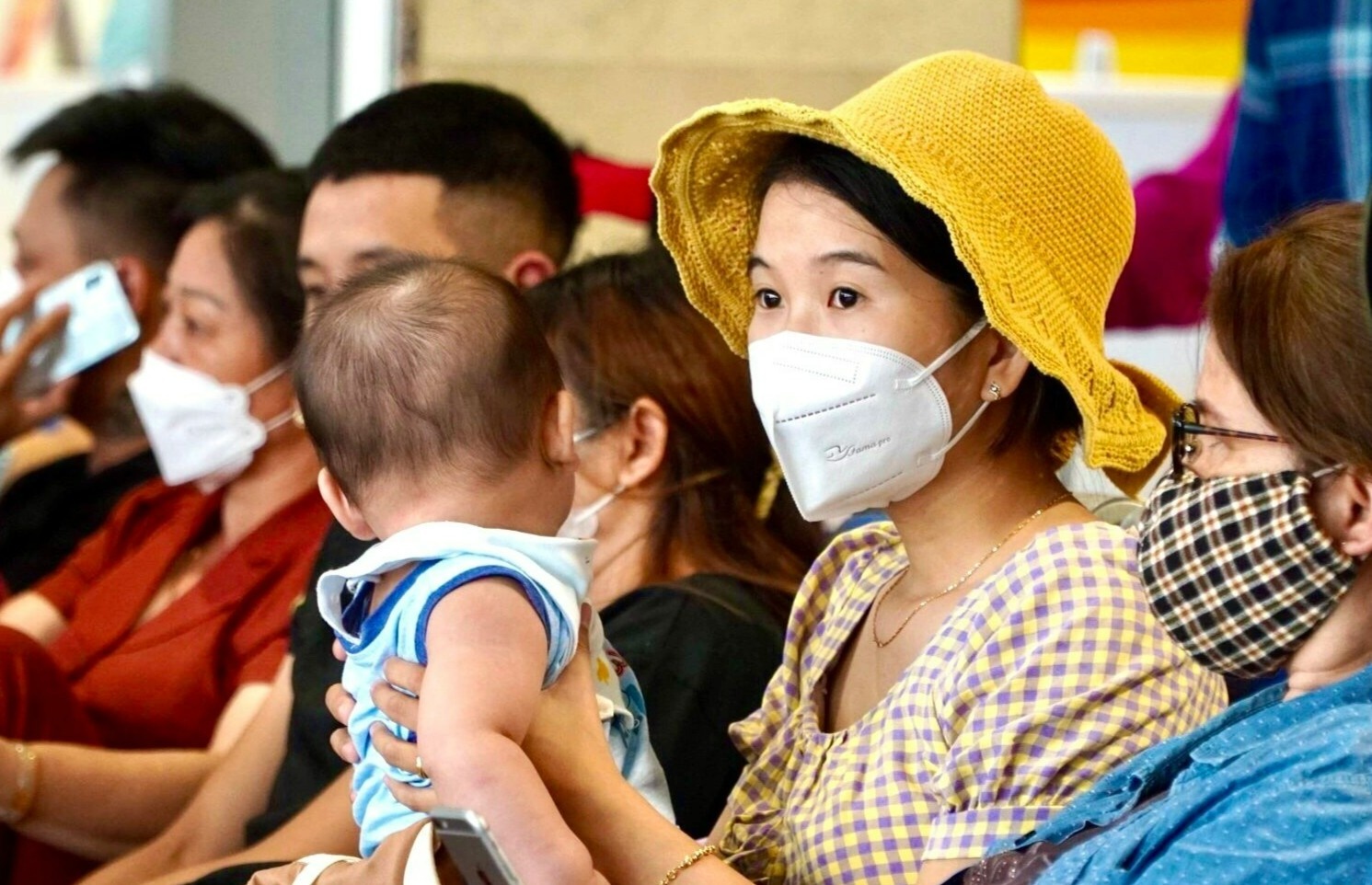 Dung the can cuoc gan chip rut ngan thoi gian lam thu tuc tai san bay hinh anh