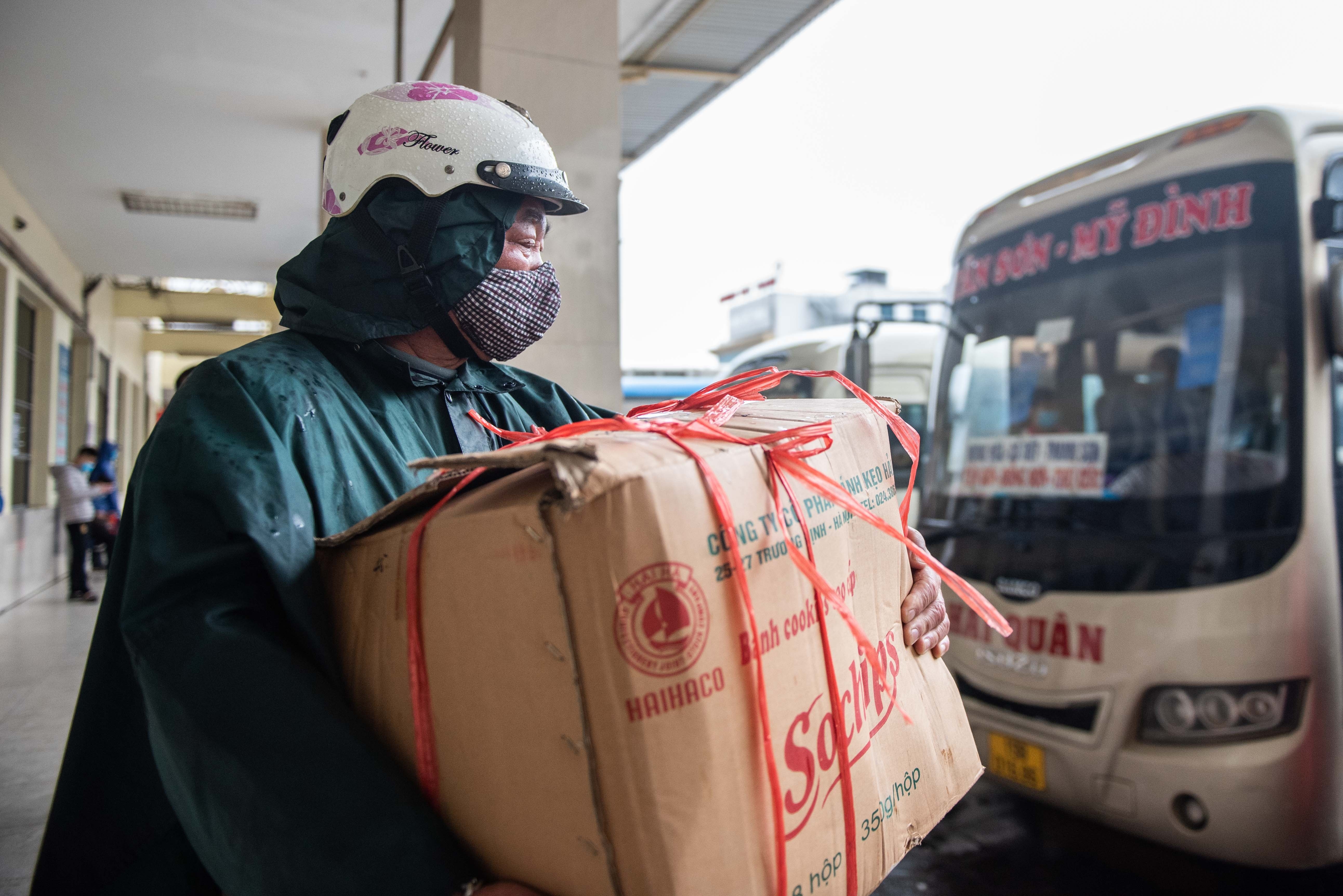 Tu 1/9, hang hoa ky gui tren xe khach phai co 6 thong tin hinh anh