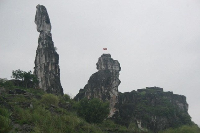 Hon Vong Phu o Thanh Hoa bi set danh sat lo hinh anh