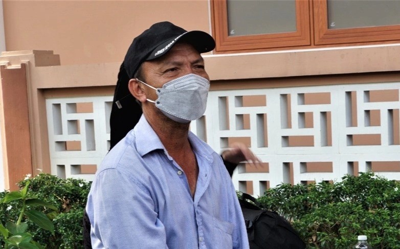 Nghen ngao giay phut nhan thi the vu chay quan karaoke o Binh Duong hinh anh