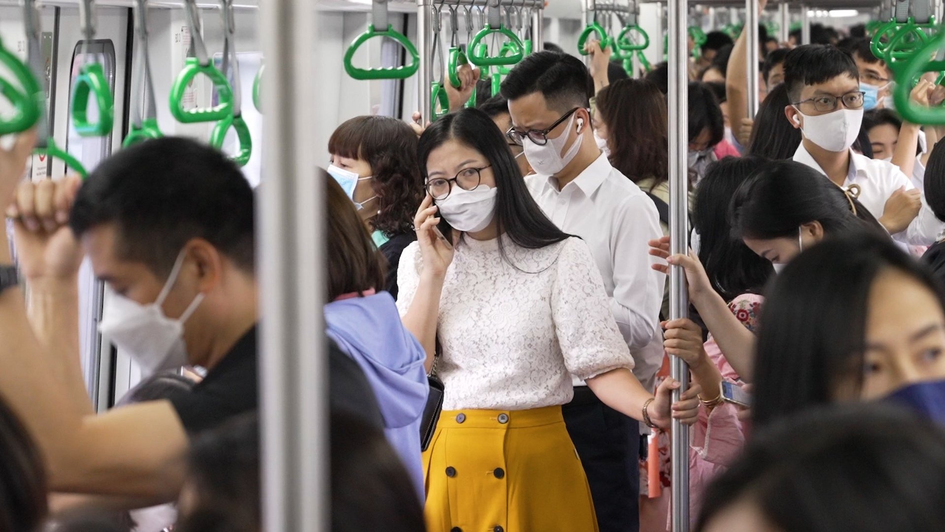 Tien ich ty le nghich luong khach ngay cang dong o tau dien Cat Linh hinh anh