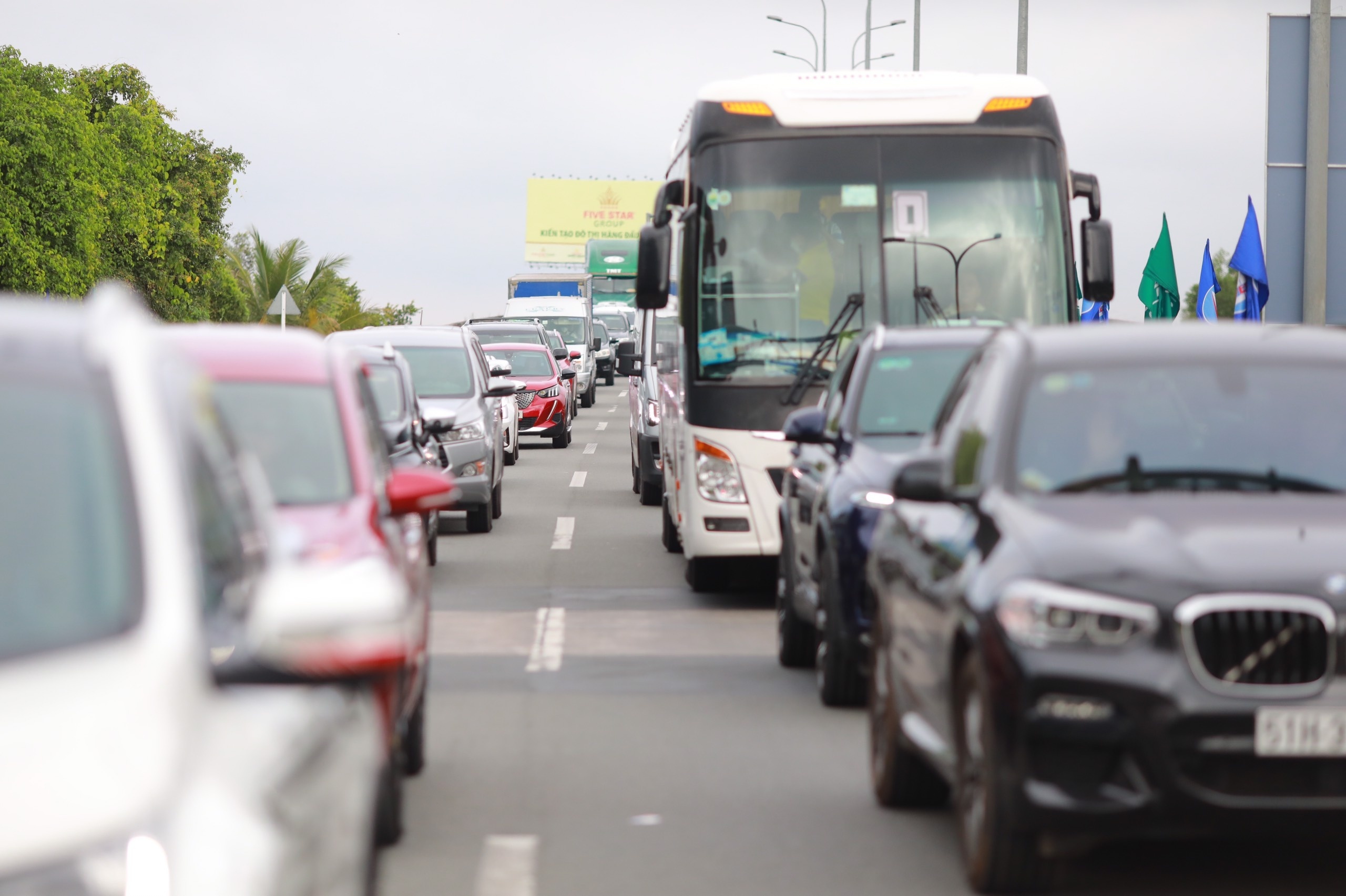 De xuat chi hon 14.700 ty dong mo rong cao toc TP.HCM - Dau Giay hinh anh