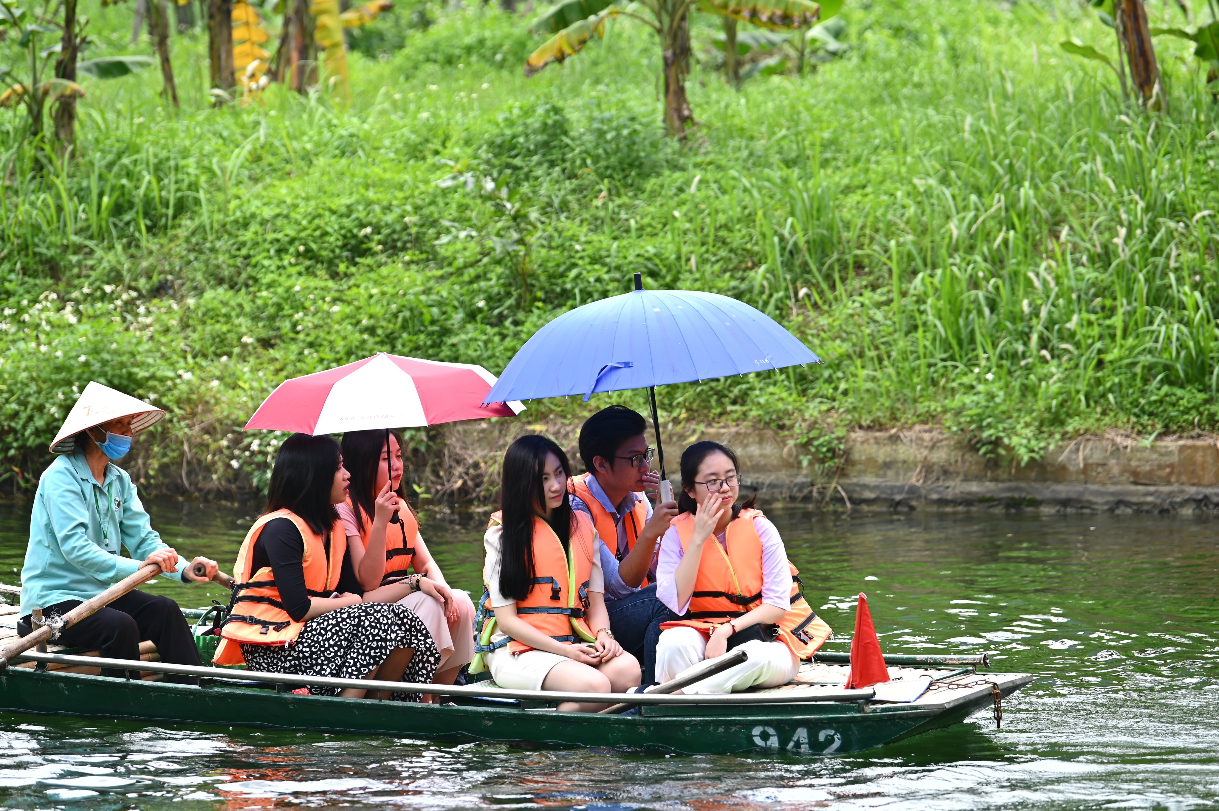 Bo Giao thong khuyen Ninh Binh dau tu san bay taxi hinh anh