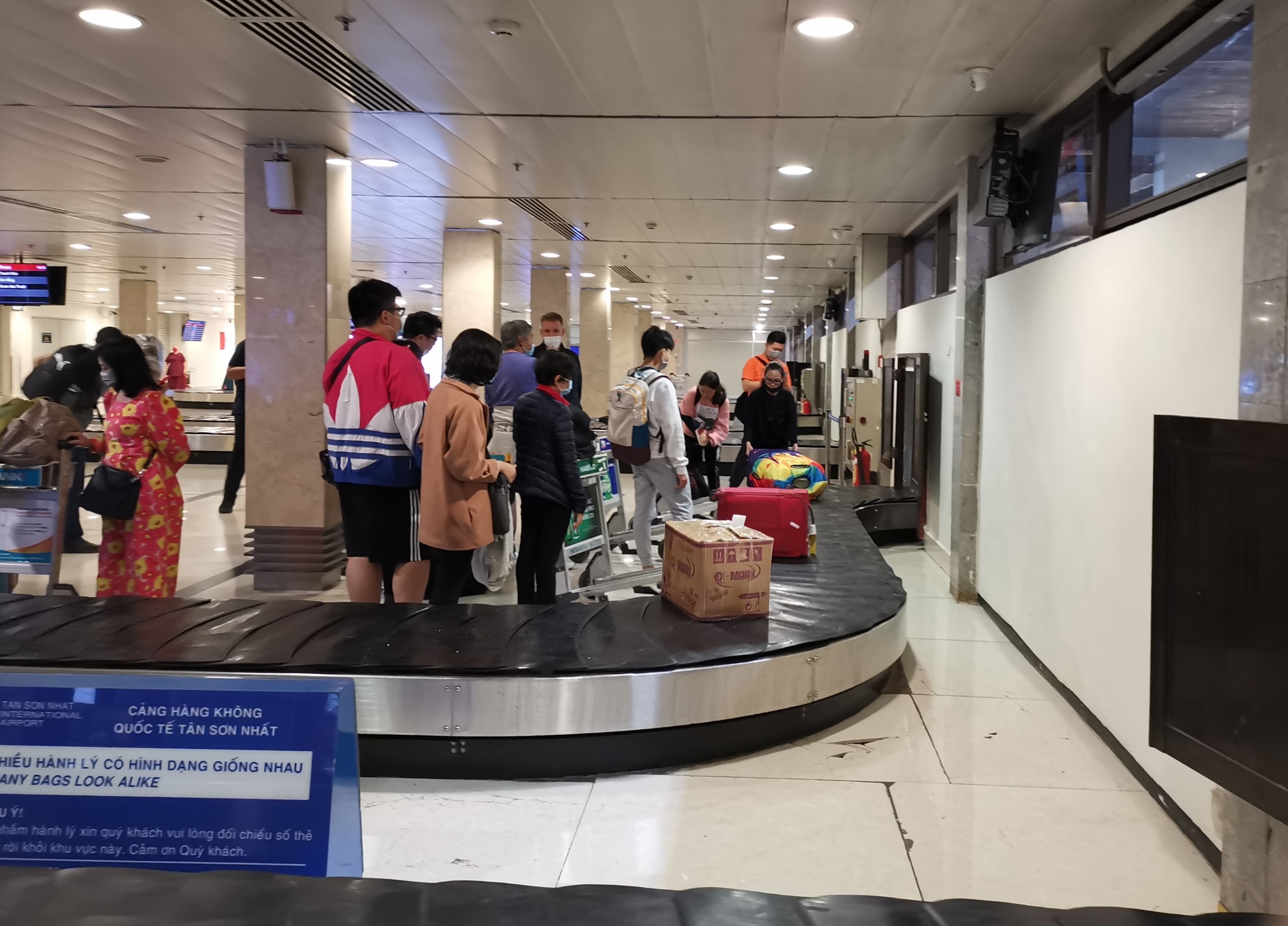 san bay cham hanh ly anh 1