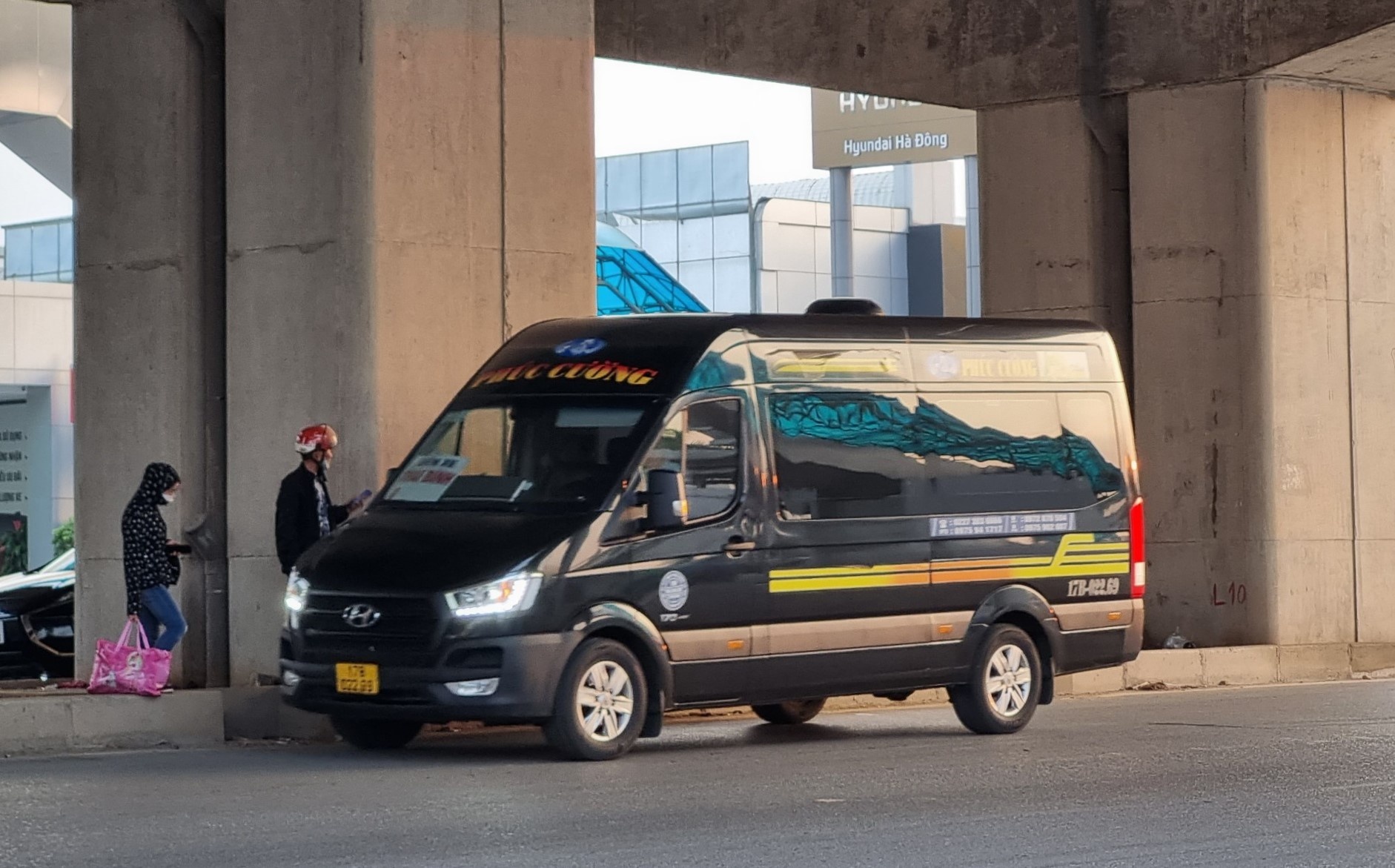 Hiep hoi van tai oto: Xe du, ben coc no ro vi canh tranh voi limousine hinh anh