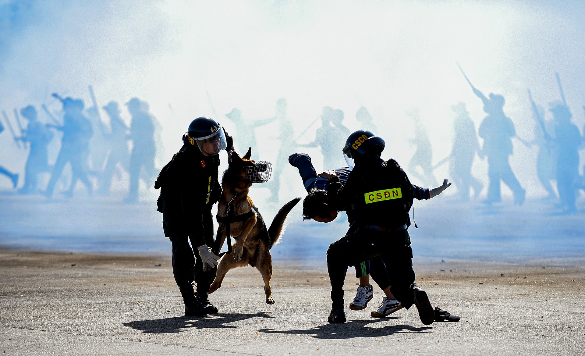Dien tap ban ha UAV, ngan bao loan khung bo tai san bay hinh anh