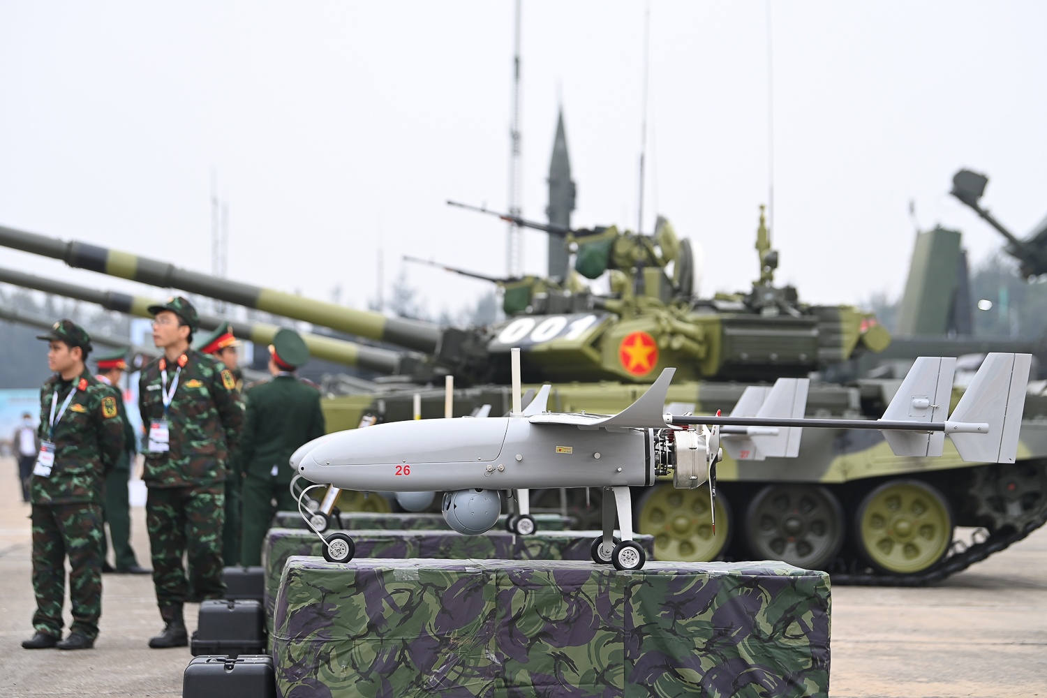 trien lam quoc phong anh 9