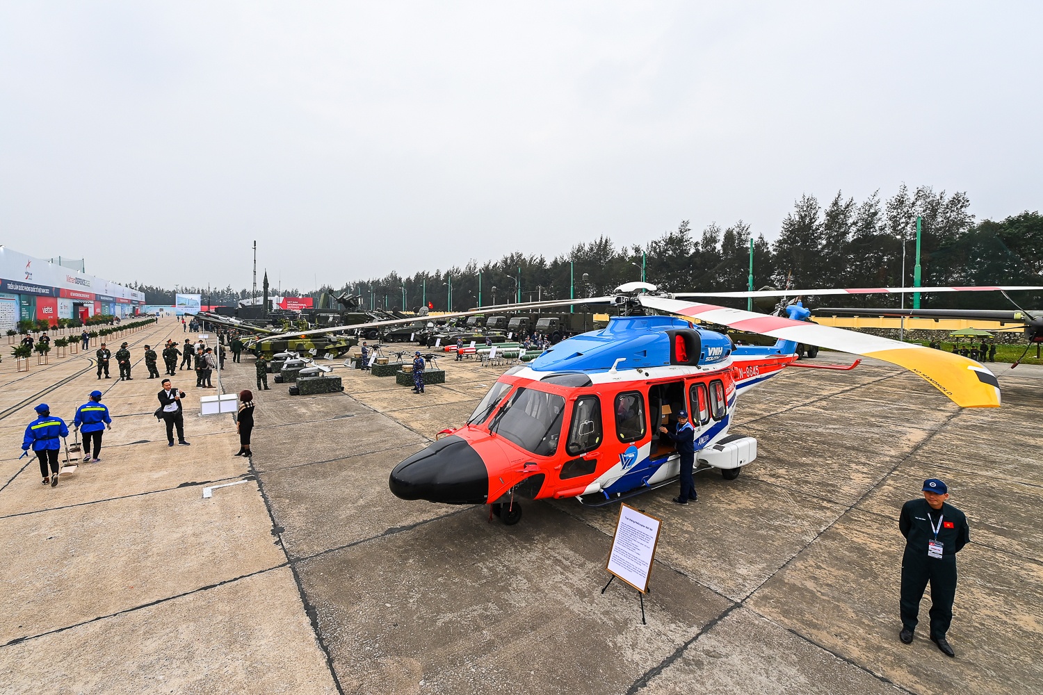 trien lam quoc phong anh 8