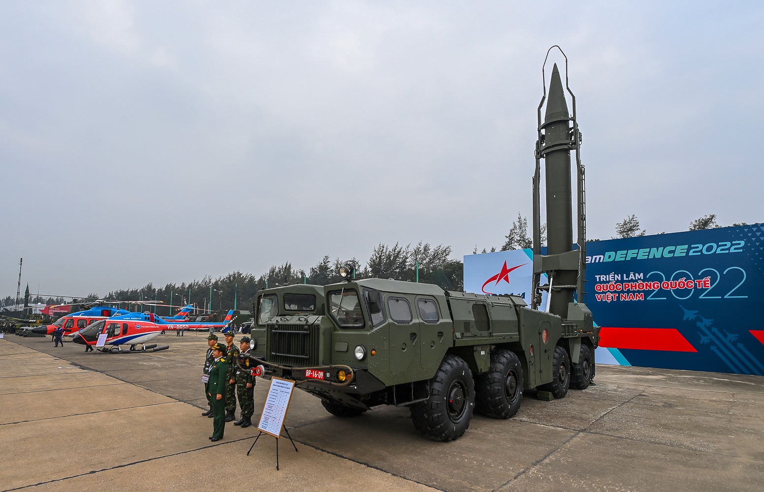 trien lam quoc phong anh 7