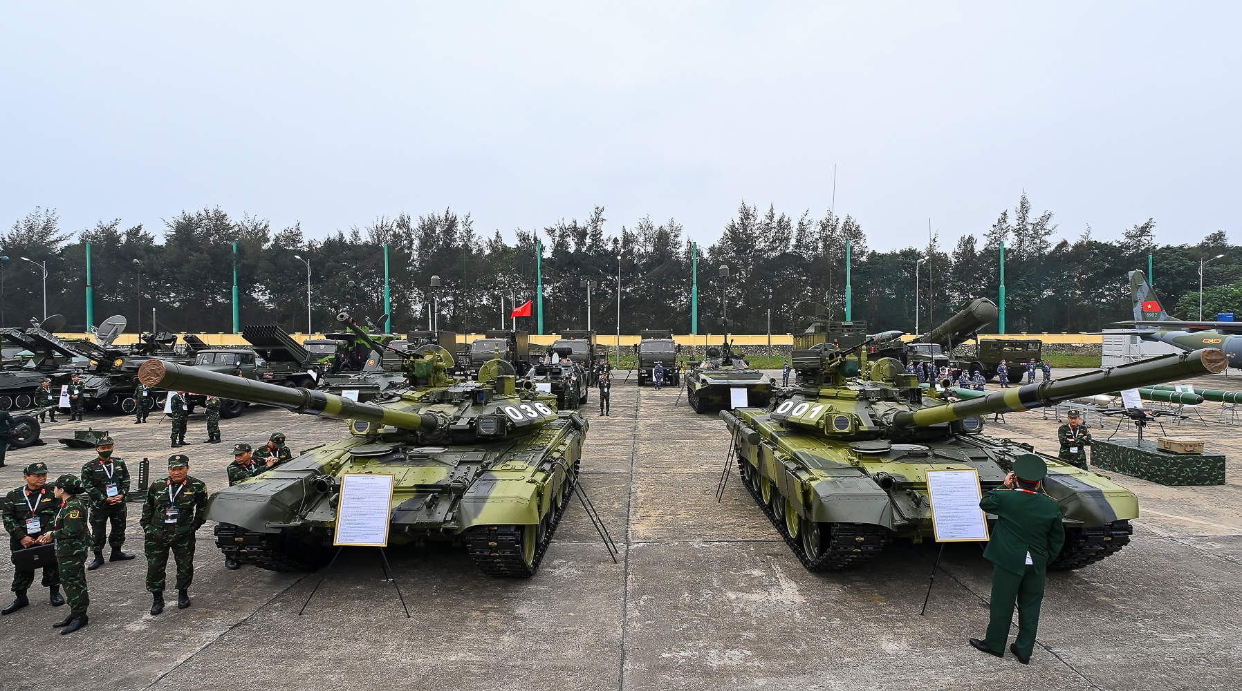 trien lam quoc phong anh 4