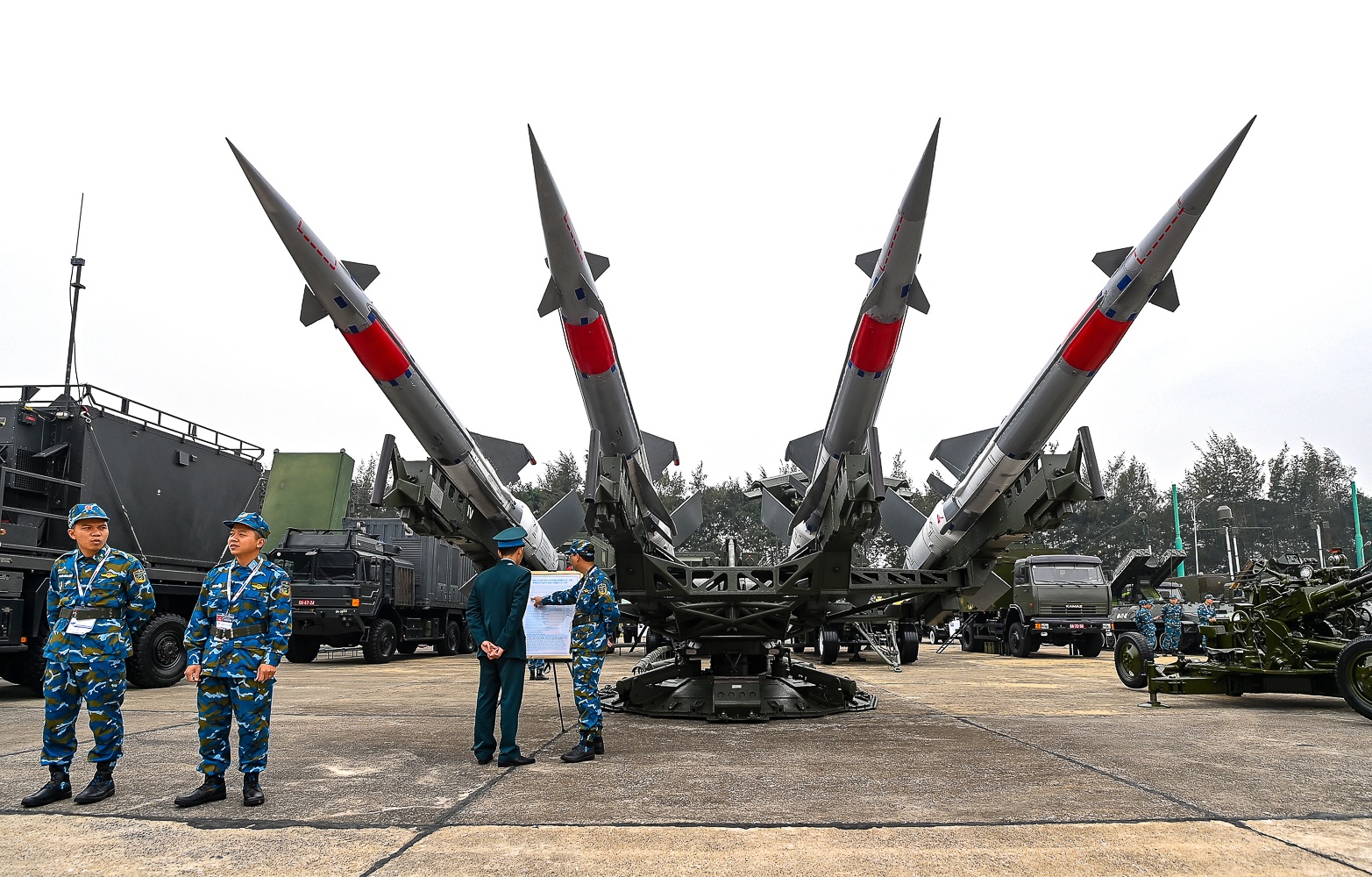 trien lam quoc phong anh 13