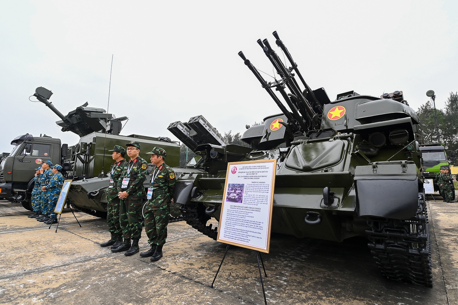 trien lam quoc phong anh 14