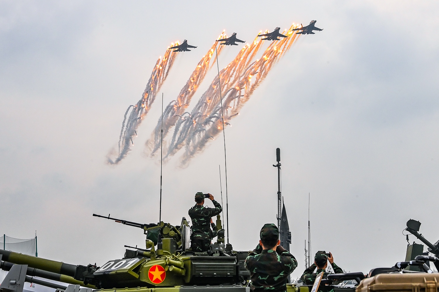 trien lam quoc phong anh 1