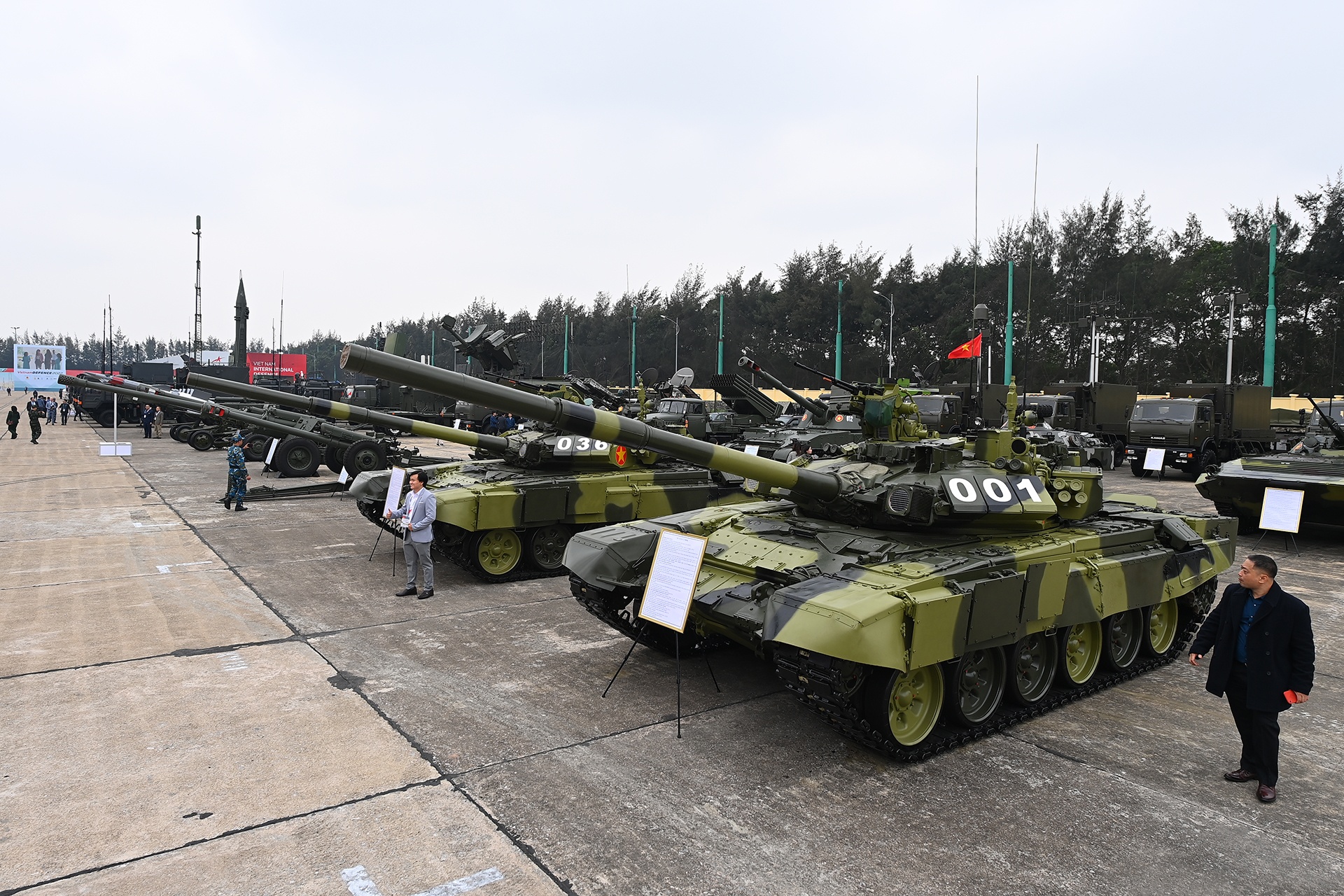 trien lam quoc phong anh 1