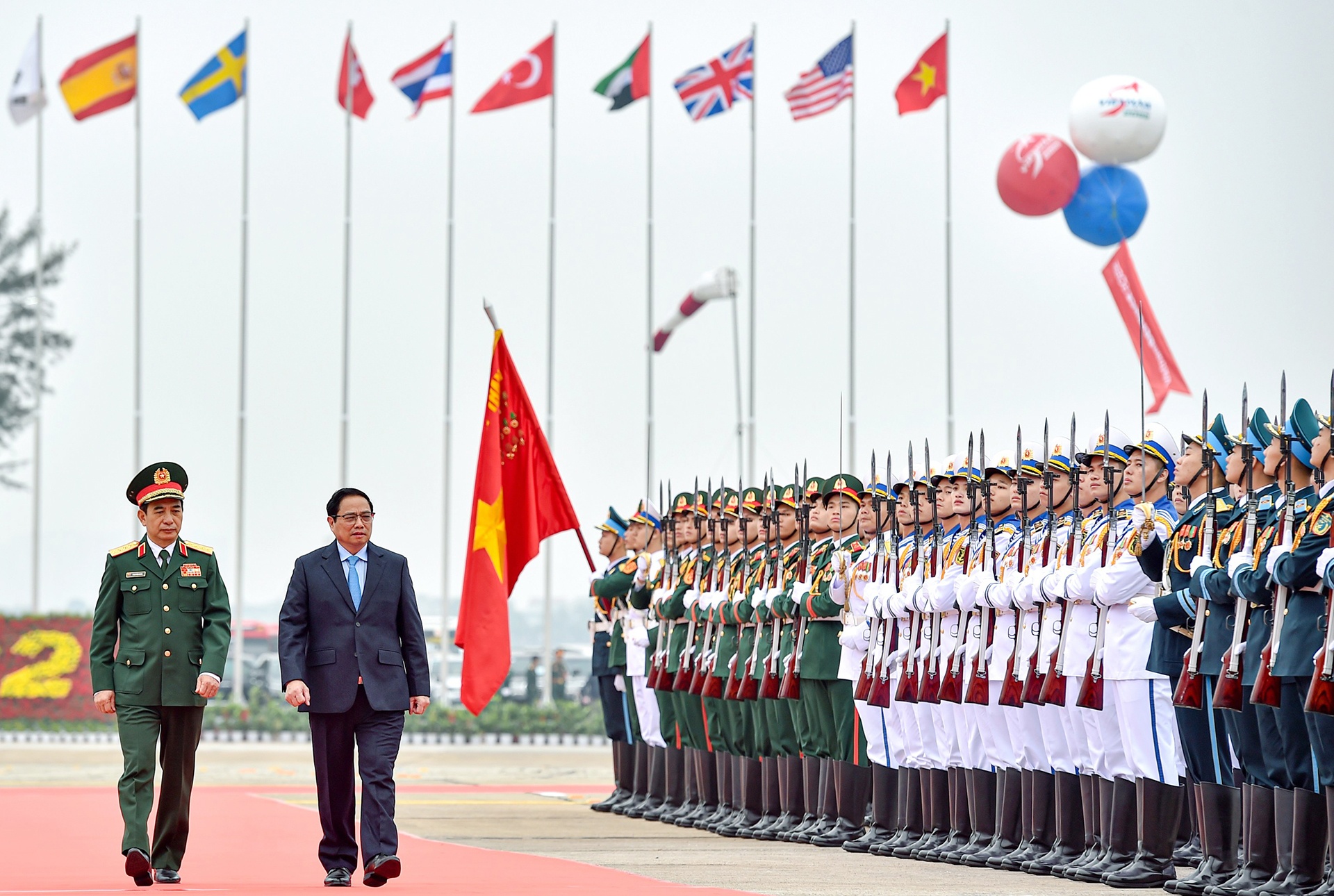 trien lam quoc phong anh 2