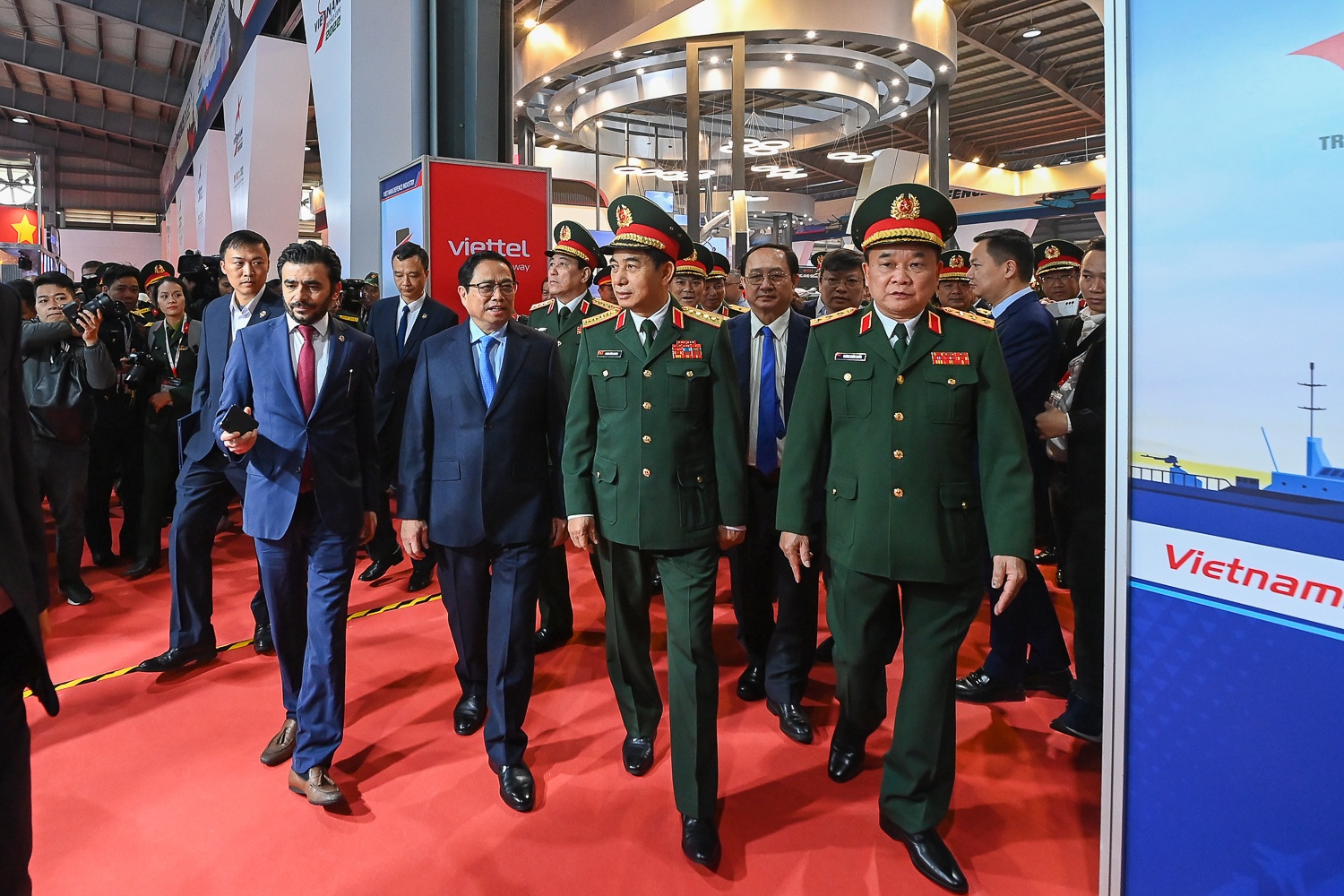 trien lam quoc phong anh 5