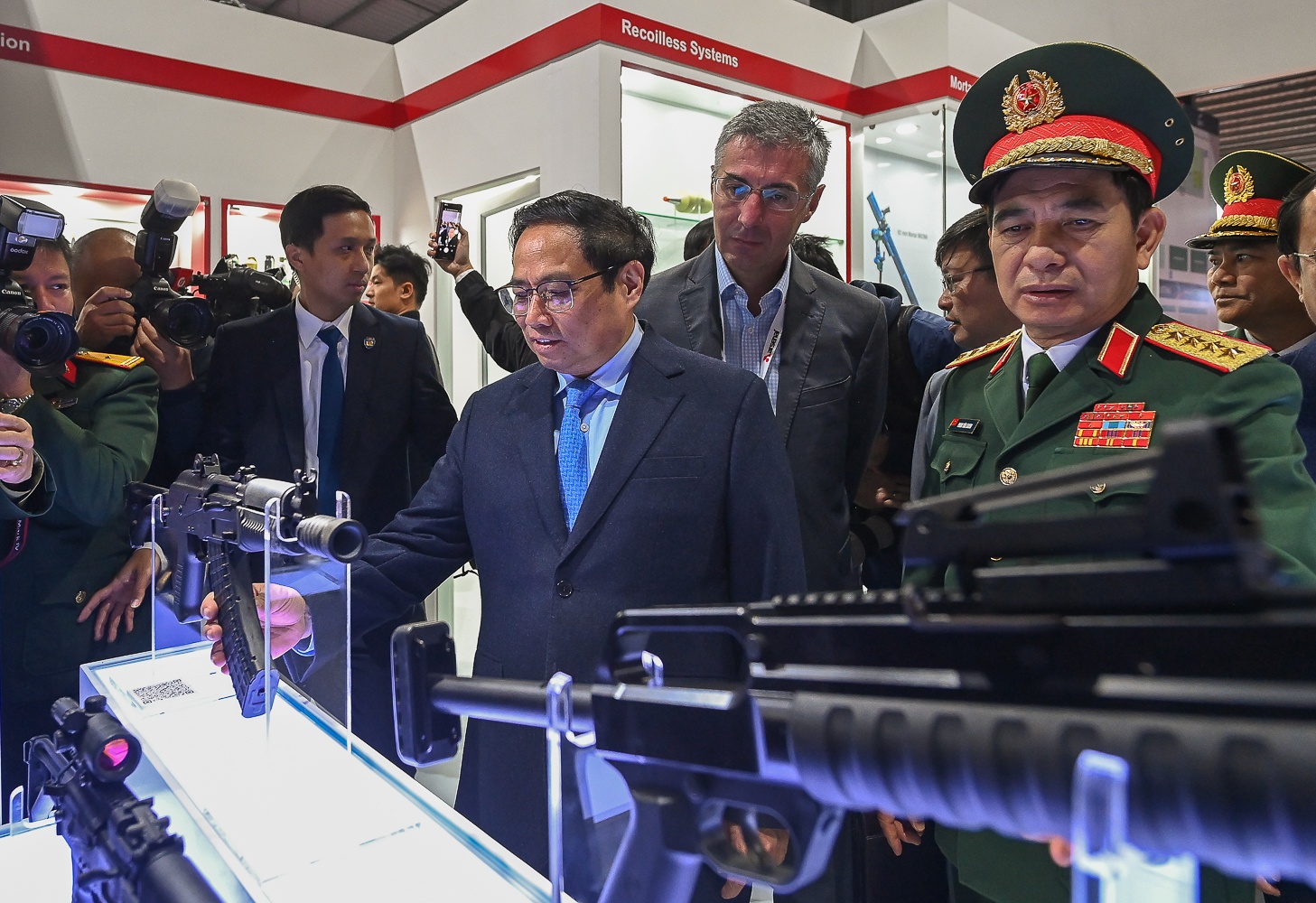 trien lam quoc phong anh 8