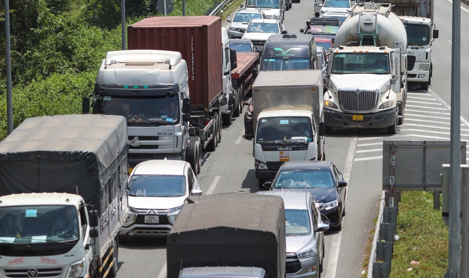 VEC phat hien hon 17.000 luot xe qua tai di vao duong cao toc hinh anh