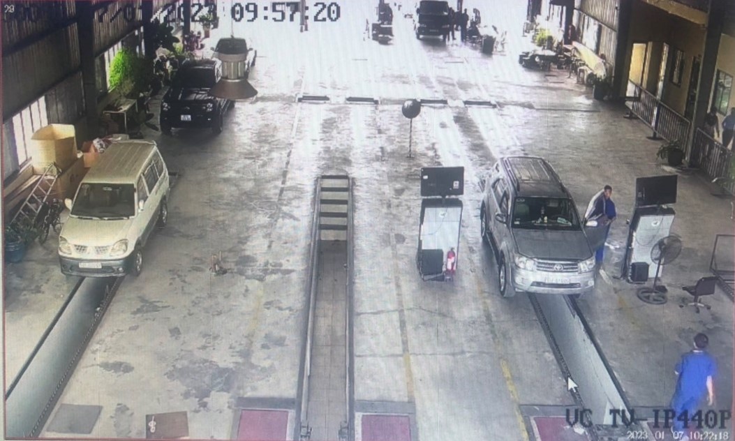 Dang kiem vien xin nghi phep da tro lai lam viec tai tram 50-09D hinh anh