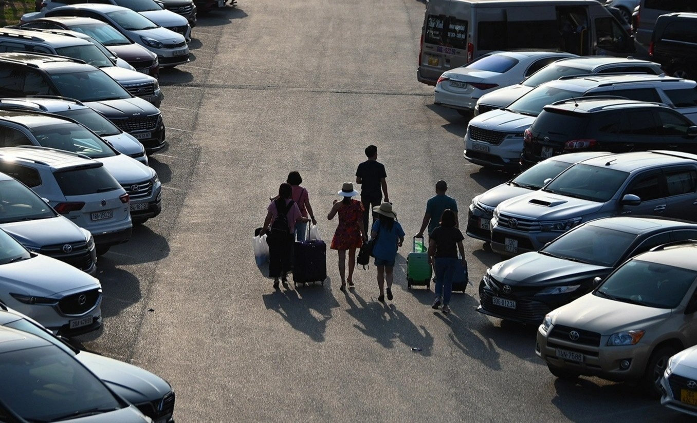 Phuong an di lai tu san bay Noi Bai ve trung tam dip Tet Quy Mao 2023 hinh anh