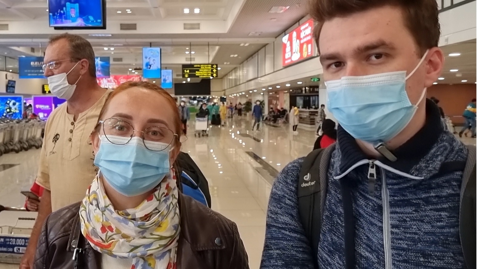 Khach Tay do ve Noi Bai trai nghiem du lich xuyen Tet hinh anh