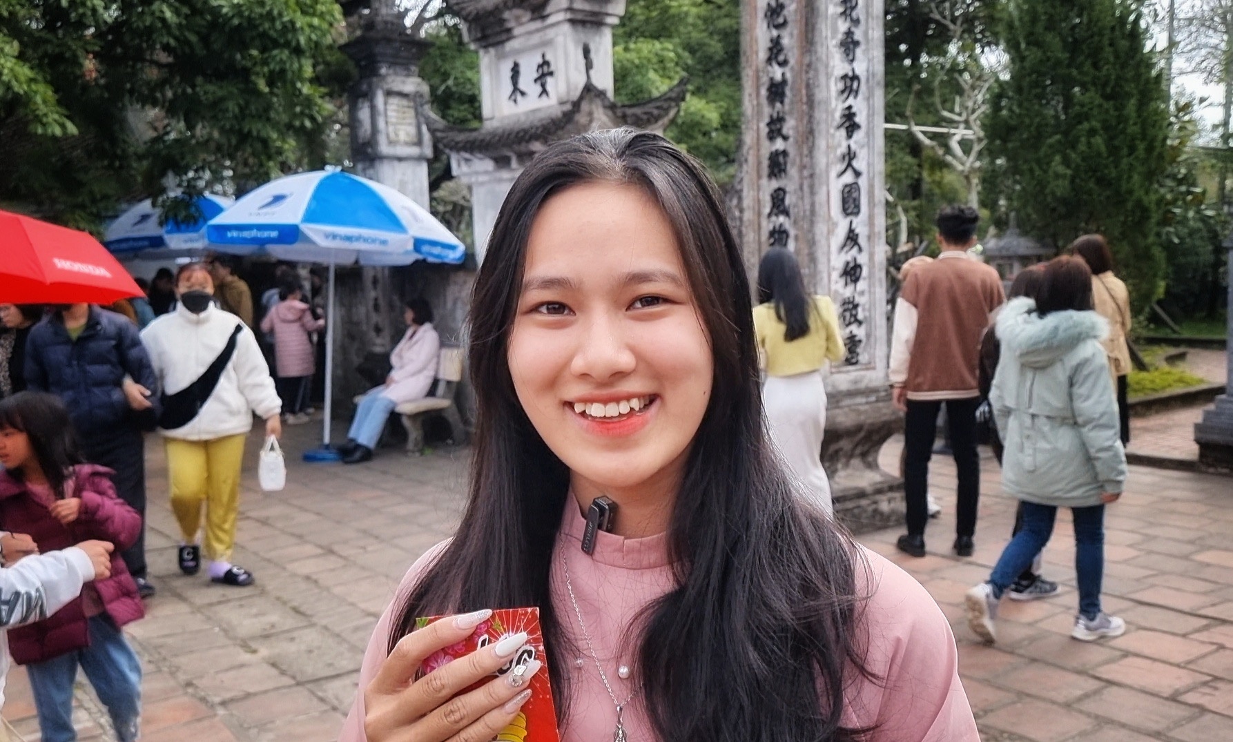 Gen Z toi Den Tran Nam Dinh cau an dau nam moi hinh anh