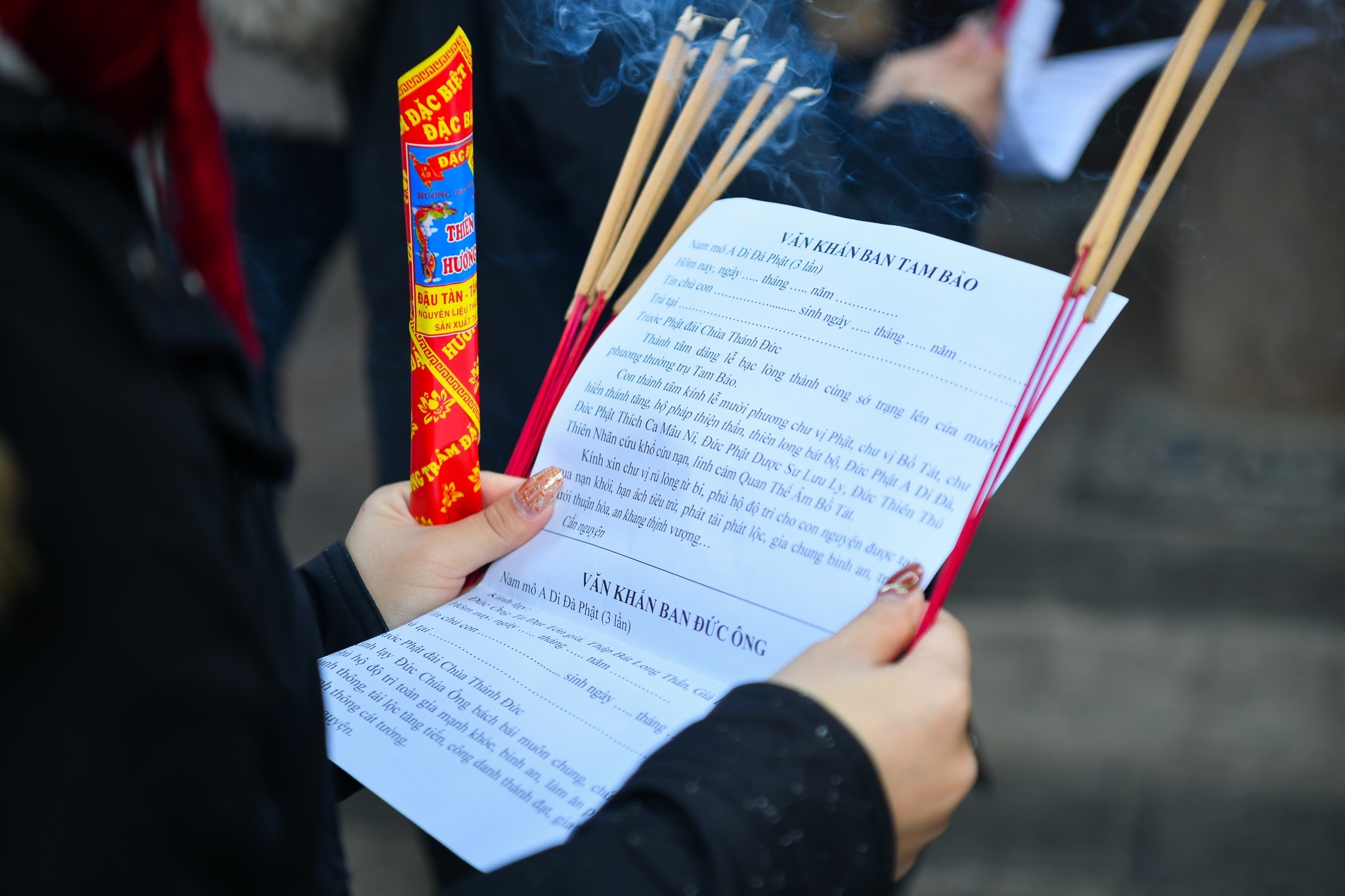 De nghi tranh 'dich vu tam linh' trong cac le cau an hinh anh