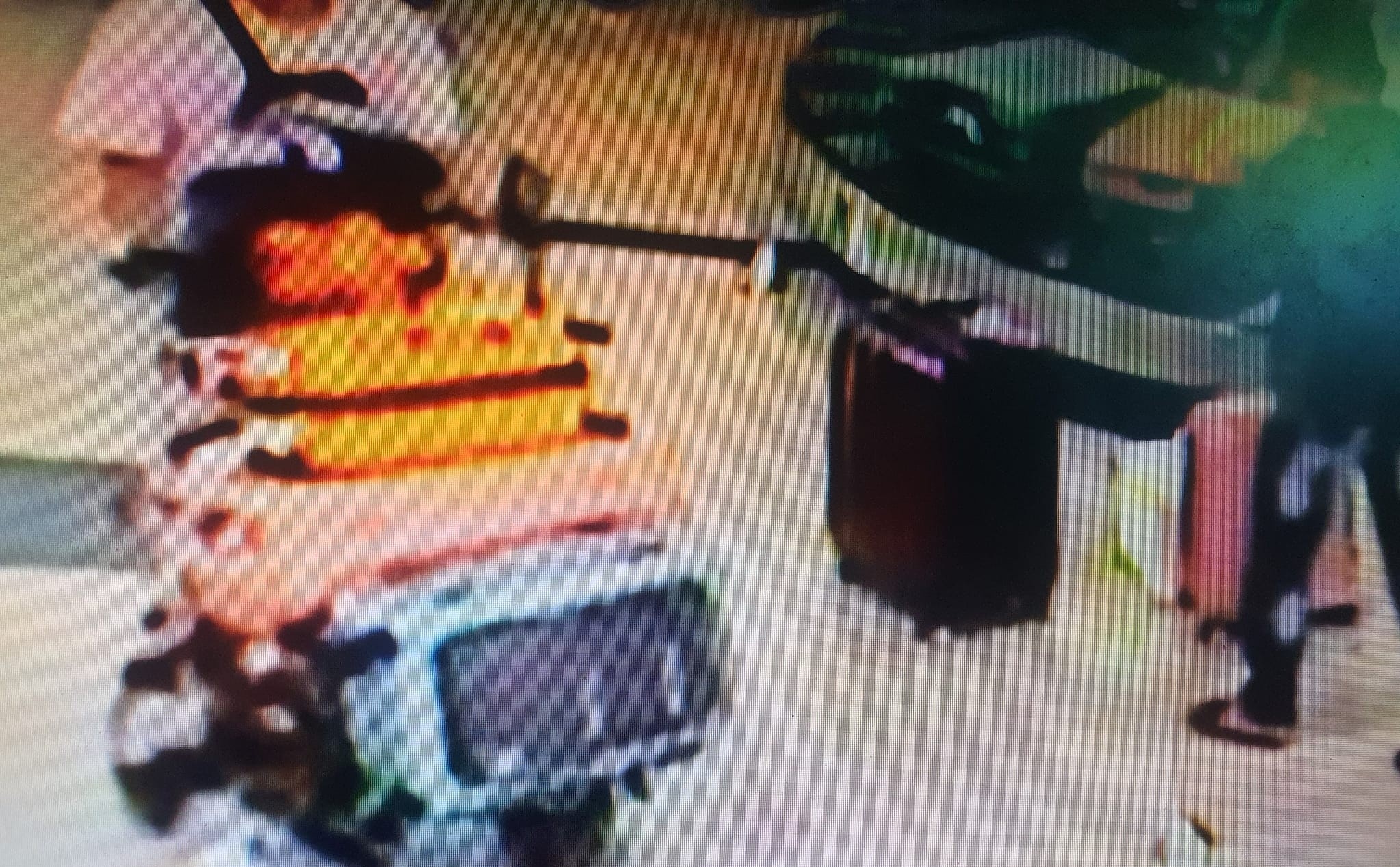 Truy tim nguoi 'cam nham' chiec vali to o san bay Phu Quoc hinh anh