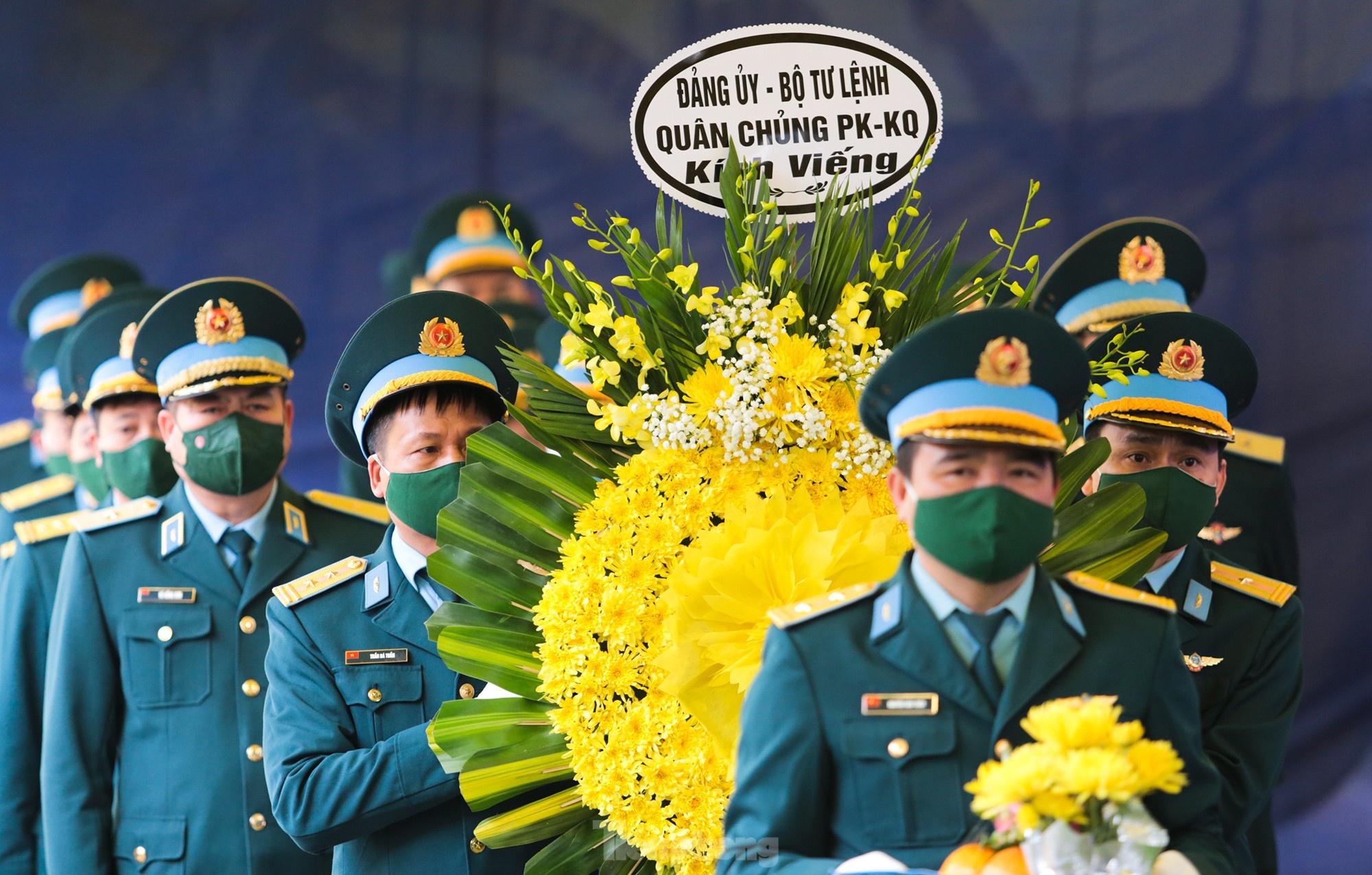 Truy tang huan chuong Bao ve To quoc cho phi cong Tran Ngoc Duy hinh anh