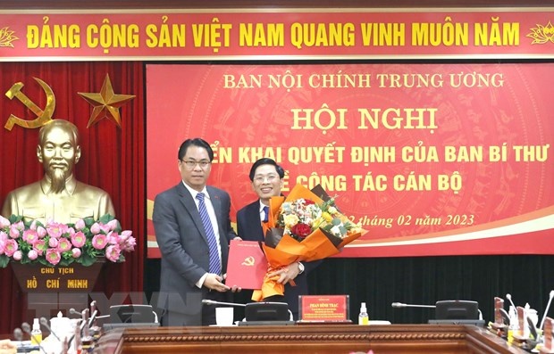 Ong Dang Van Dung giu chuc Pho truong Ban Noi chinh Trung uong hinh anh