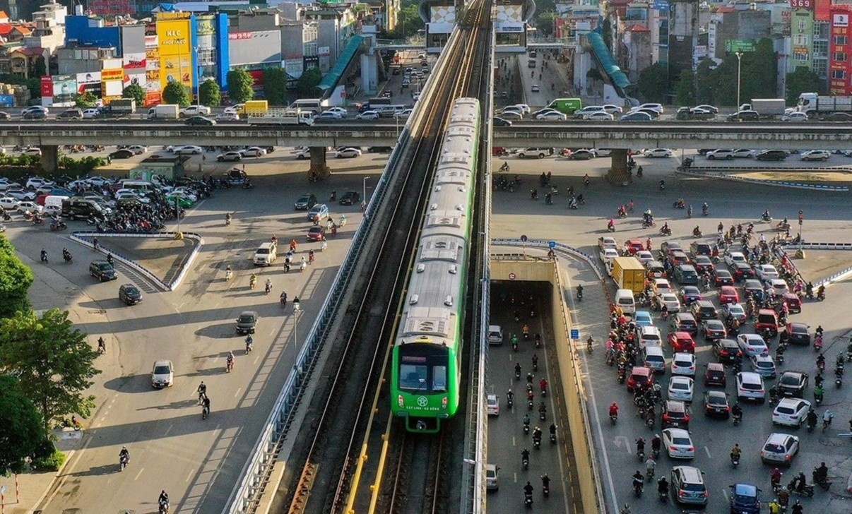 Tau dien Cat Linh - Ha Dong gap su co dung dot ngot hinh anh