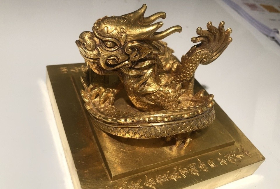 Mot nguoi Viet mua lai an Hoang de chi bao voi gia hon 6 trieu euro hinh anh