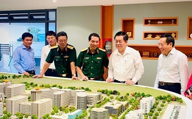 Truong ban Tuyen giao tham cac benh vien tai TP.HCM hinh anh