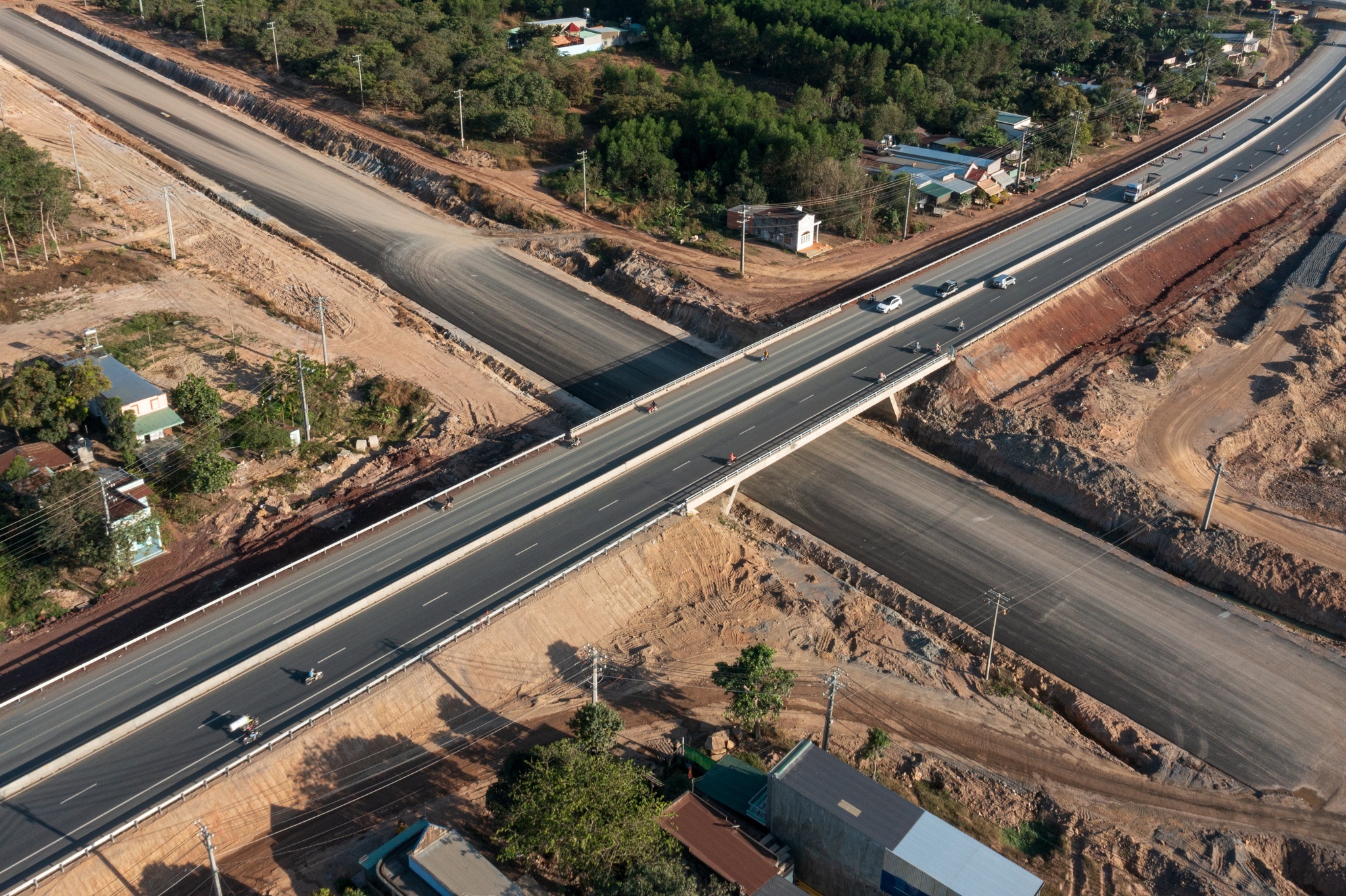 Nguy co tre tien do cao toc Dau Giay - Phan Thiet vi 'vuong thanh tra' hinh anh