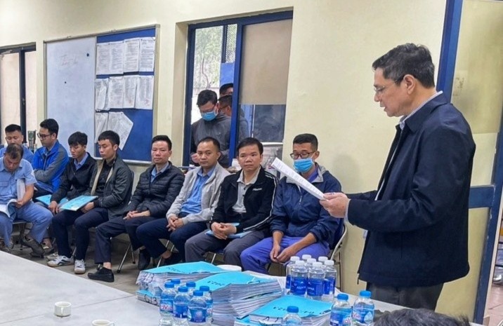 Sat hach cap chung chi dang kiem vien tai Ha Noi hinh anh