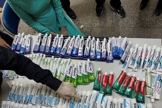 Lanh dao Bo GTVT noi ve tinh trang tiep vien xach hang lau hinh anh