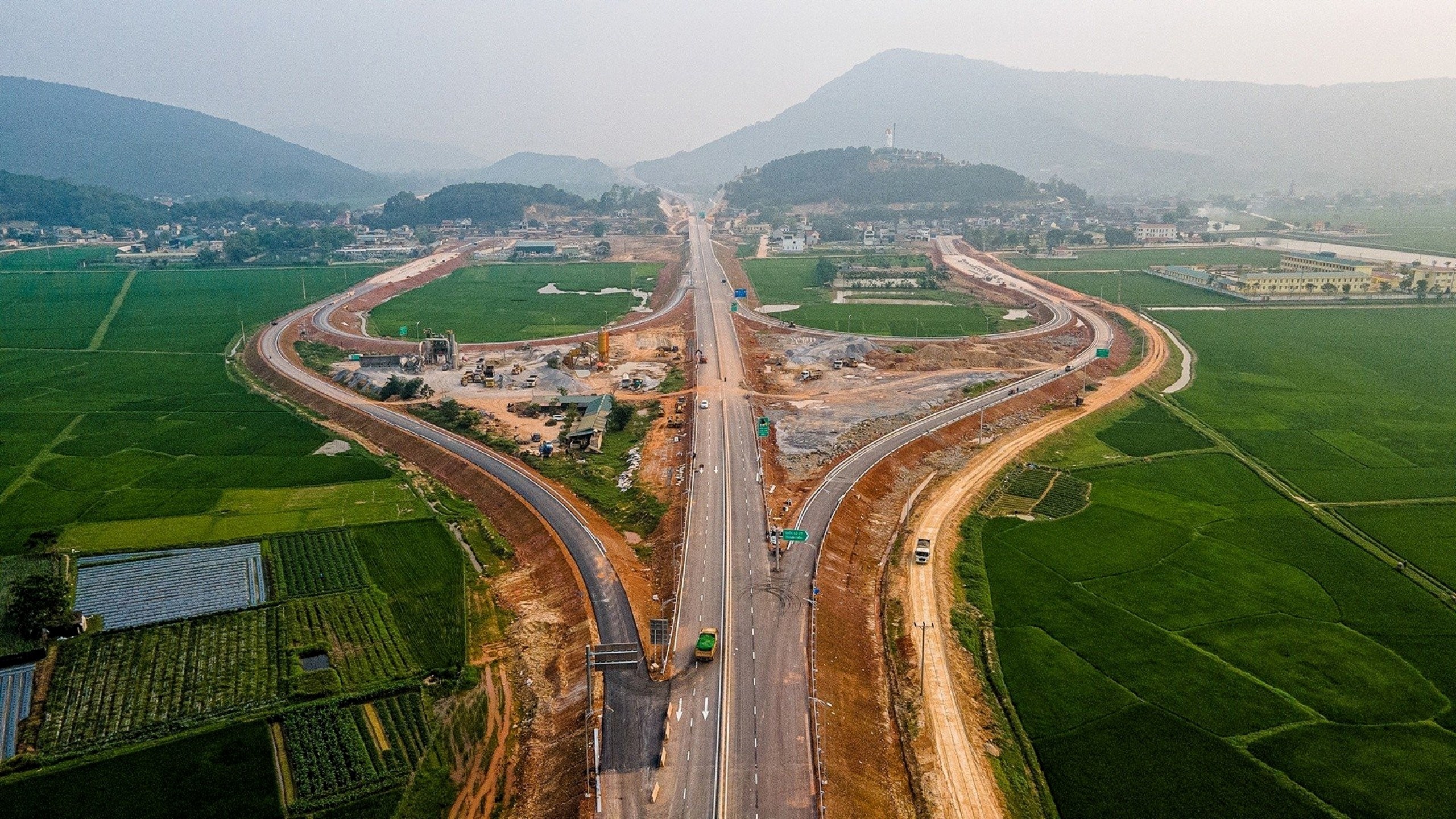 Ly do han che xe khach vao cao toc Mai Son - quoc lo 45 hinh anh