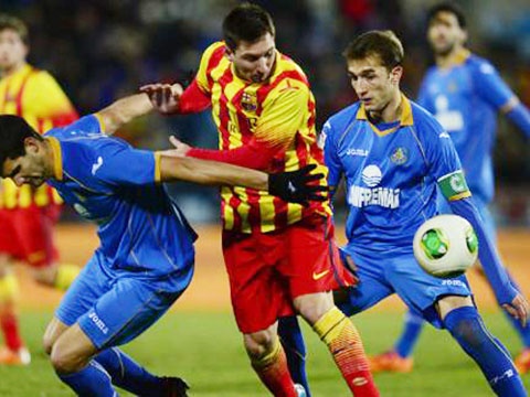 Nhung pha solo kinh dien trong su nghiep cua Messi hinh anh