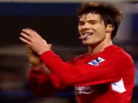 Ban thang cua Alonso vao luoi cua Luton Town tai FA Cup 200/06 hinh anh