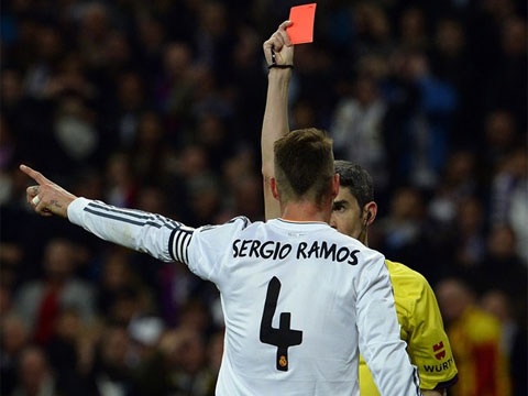 3 qua 11m va the do gay tranh cai trong tran sieu kinh dien hinh anh